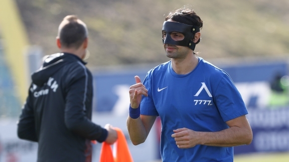 Ръководството на Левски иска да задържи халфа Мартин Райнов Играчът