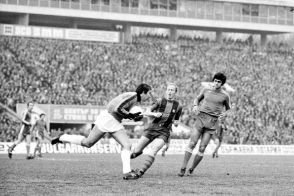 На 17 март 1976 г Левски побеждава Барселона с 5 4
