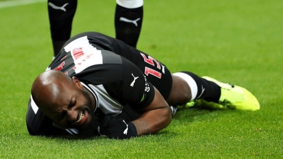 Защитникът на Айнтрахт Франкфурт Джетро Вилемс който играе за Нюкасъл