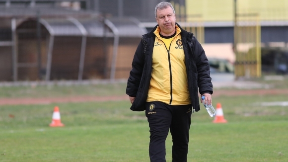 Футболистите на третодивизионния Миньор Перник започнаха дистанционни тренировки съобщават от