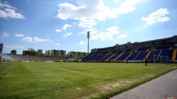 Стадионите на ЦСКА София и Левски са заключени Докато централните входове на Армията и