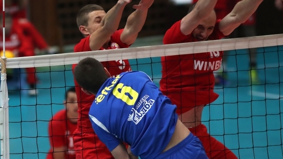 Волейболистът на Монтана Радослав Попов прекарва дните на обявеното извънредно