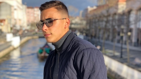 Футболистът Илиан Илиев младши стриктно спазва правилата и прекарва времето с