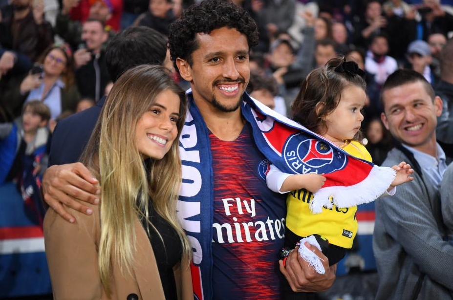 Бразилският защитник на Пари Сен Жермен Маркиньос остана във Франция