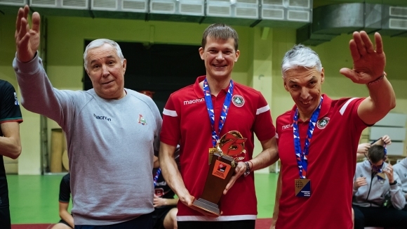 Отборът на Локомотив (Новосибирск), помощник-треньор в който е българският треньор