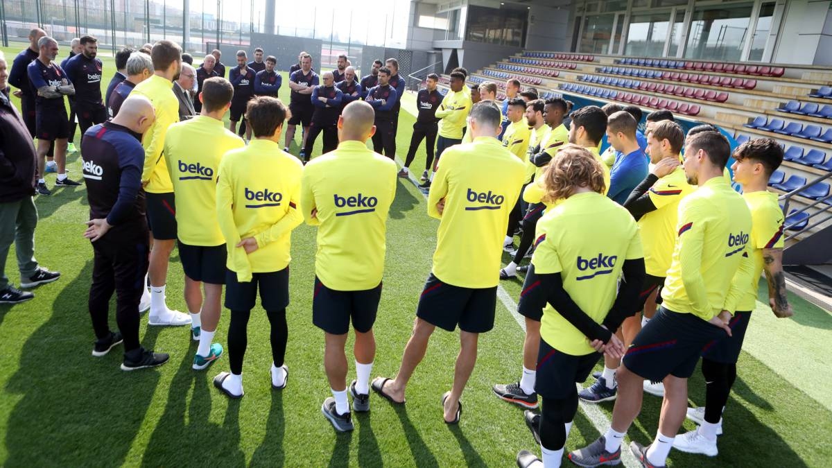 Спортно техническият щаб и кондиционните специалисти на Барселона работят по план