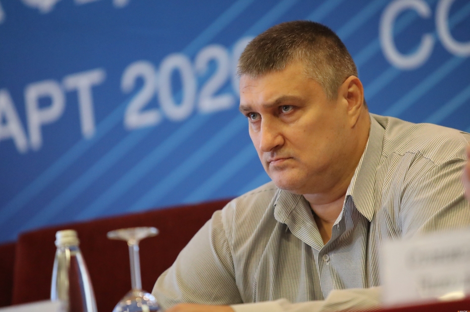Президентът на Българска федерация по волейбол Любо Ганев събира членовете