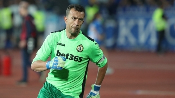 Вратарят Георги Петков който преди години беше капитан на Левски