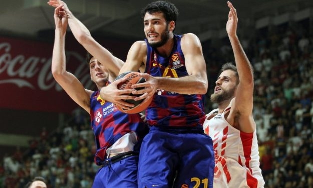 Баскетболистите на Барселона Алекс Абринес и Пау Рибас реагираха остро