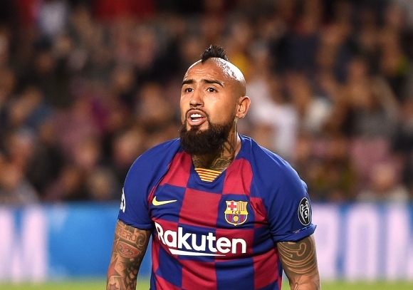 Чилийският нападател на Барселона Артуро Видал вече не влиза в