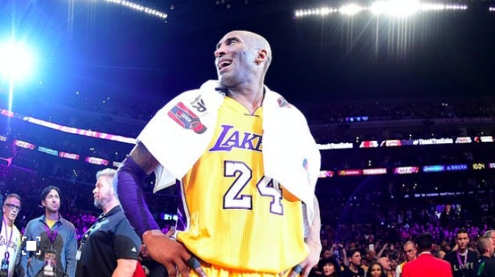 Хавлиeната кърпа която легендата на НБА Коби Брайънт бе преметнал