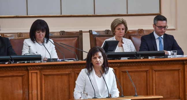 Председателят на ПГ на ГЕРБ д р Даниела Дариткова и народният