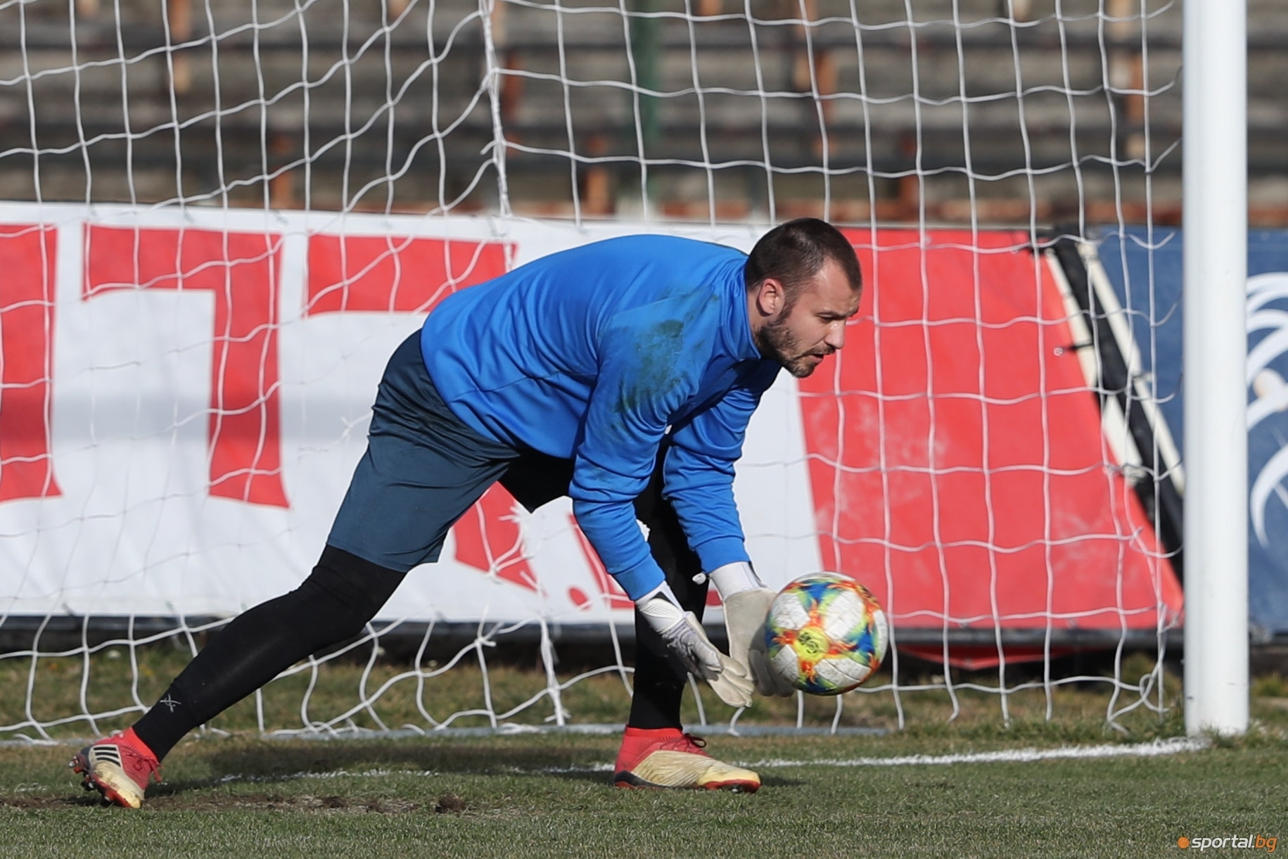 В Дунав все още не са взели заплатите си за