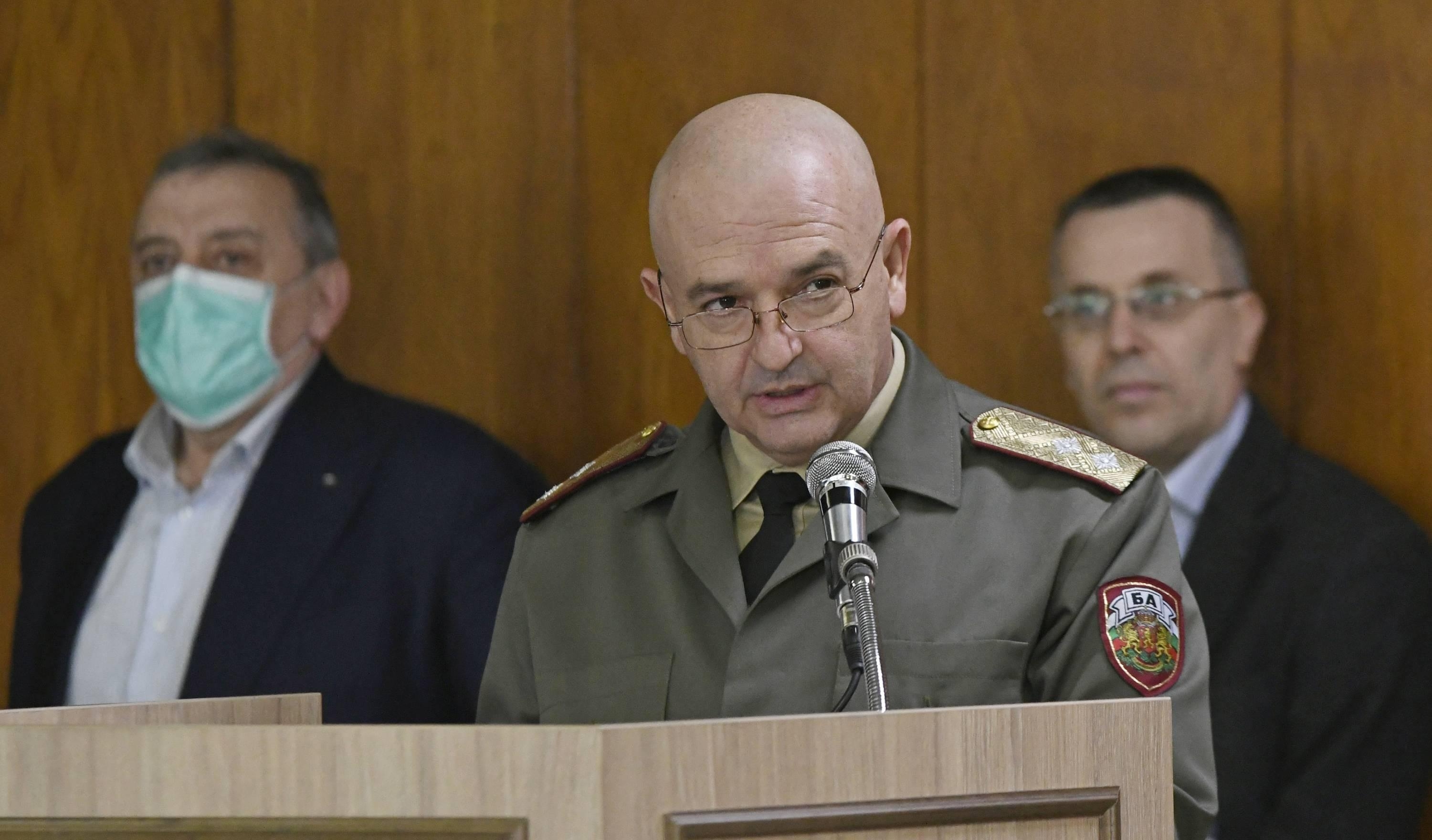 Шефът на кризисния щаб генерал Мутафчийски обяви че български граждани