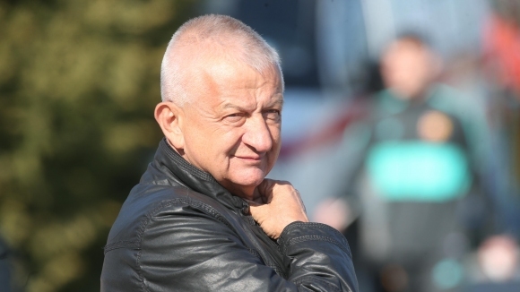 Собственикът на Локомотив Пловдив Христо Крушарски призова БФС най сетне да