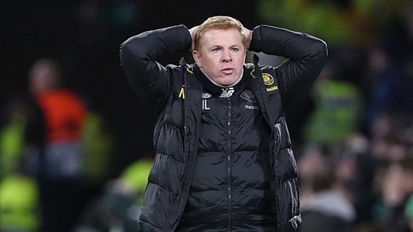 Мениджърът на Селтик Нийл Ленън негови помощници и директорите на