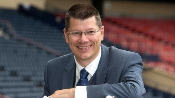 Шотландският Рейнджърс Глазгоу поиска оставката на директора на местната Футболна