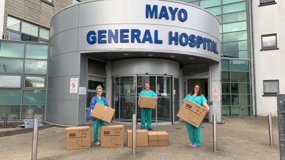 Болниците в Ирландия започнаха да получават даренията, които Конър Макгрегър