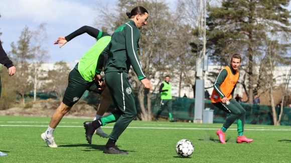 Златан Ибрахимович демонстрира че не се притеснява от пандемията от