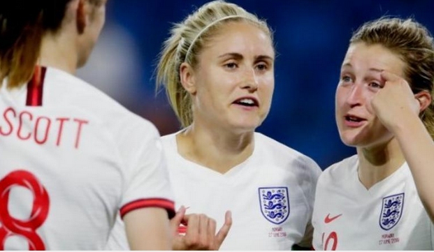 Женският национален отбор на Англия направи колективно дарение на фонда