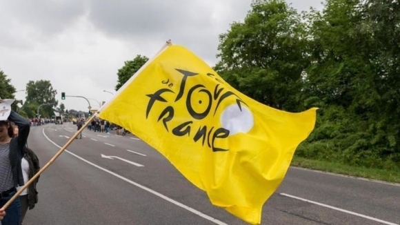Организаторите на престижното колоездачно състезание Тур дьо Франс обявиха, че