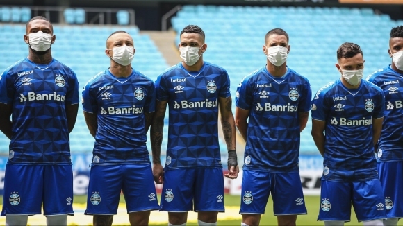 Белгийският футбол може да се завърне с играчи носещи маски