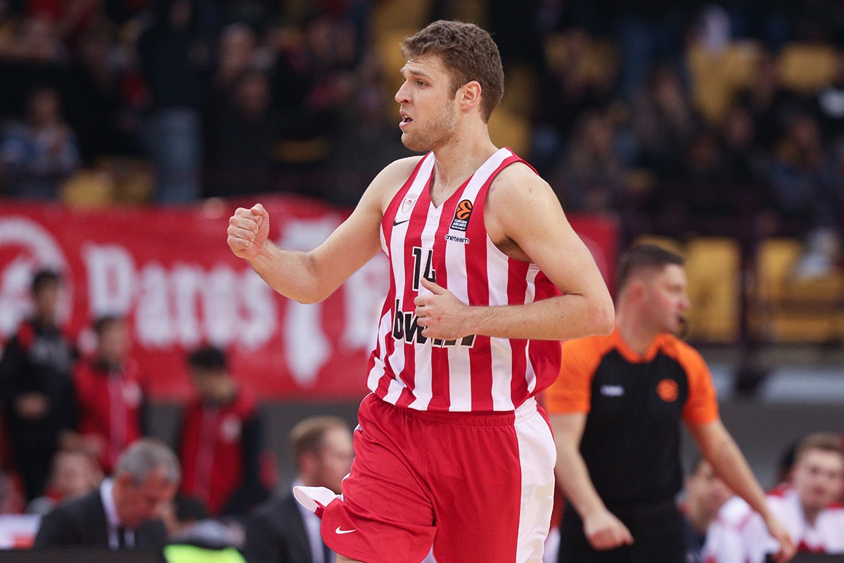 Александър Везенков продължава победната си серия в БФБ е баскет лигата