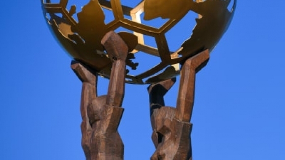 От ФИФА публикуваха прекрасно видео в което легенди и звезди