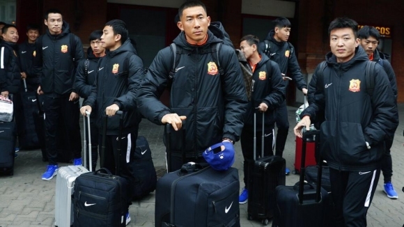 Футболистите на китайския клуб Ухан Заул се завърнаха в града