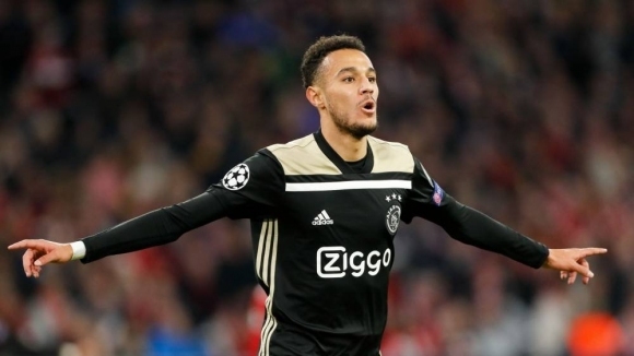 Защитникът на Аякс Нусаир Мазрауи може да продължи кариерата си