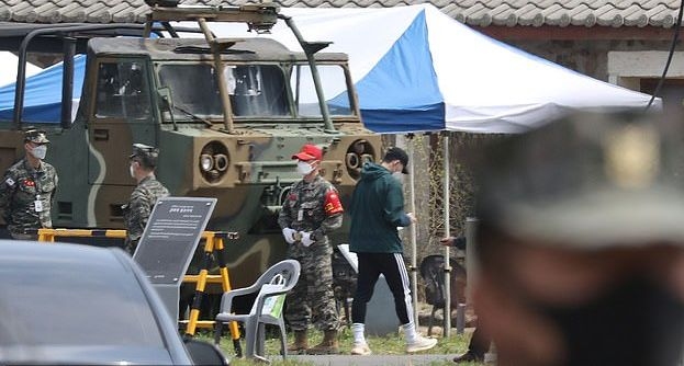 Нападателят на Тотнъм Хюн Mин Сон влезе във военен лагер