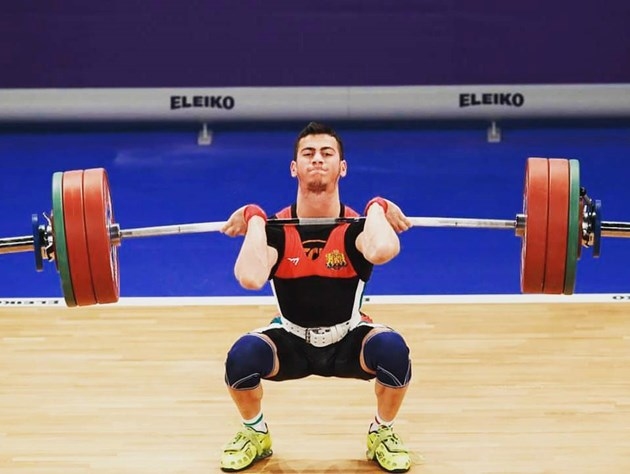 Сребърният медалист от Eвропейското по вдигане на тежести Стилян Гроздев