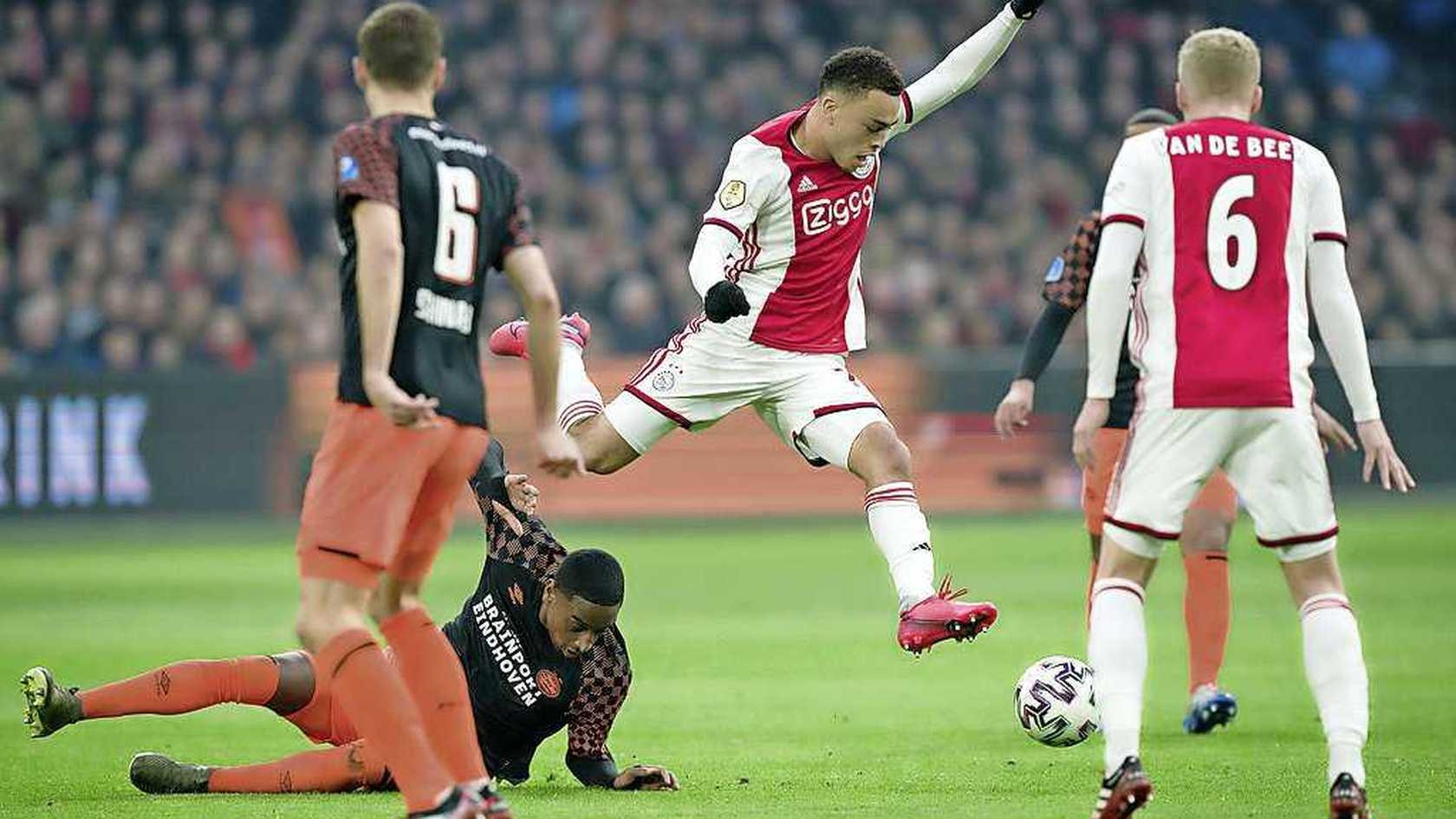 Професионален футбол в Нидерландия няма да се играе поне до