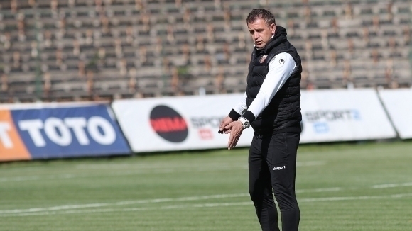 Треньорът на Локомотив Пловдив Бруно Акрапович изрази опасение че от