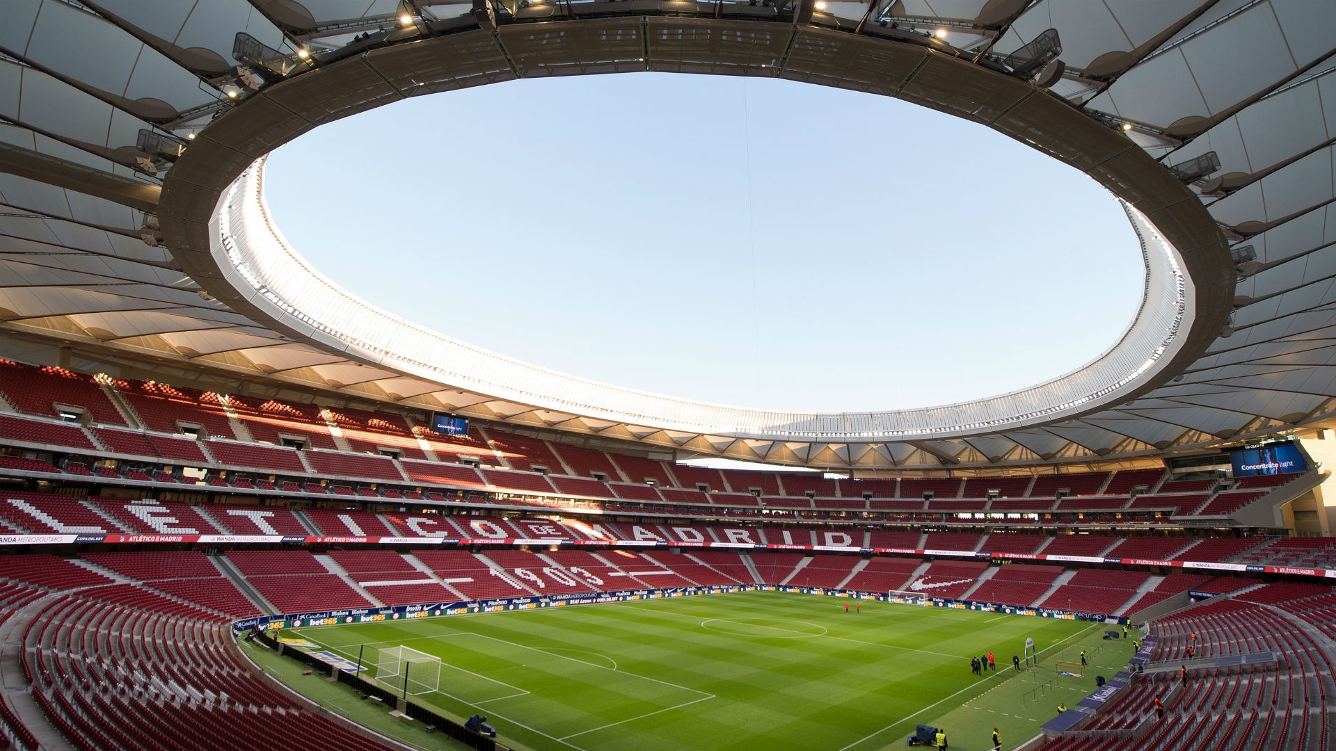 На стадионите в Испания ще има публика най-рано през следващата