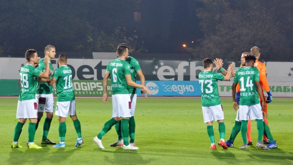 Футболистите на Берое Александър Цветков Иван Минчев и Георги Ангелов