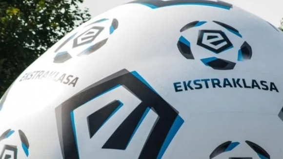 Мачовете във футболното първенство на Полша (Екстракласа) ще се подновят