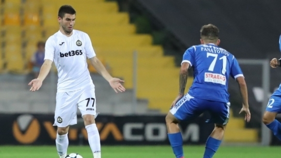 Локомотив Пловдив се намира в по добра позиция от Левски