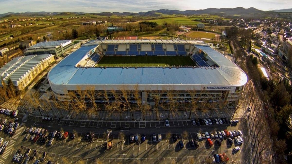 Стадионът на Алавес Мендисироса в град Витория-Гастейс е фаворит за