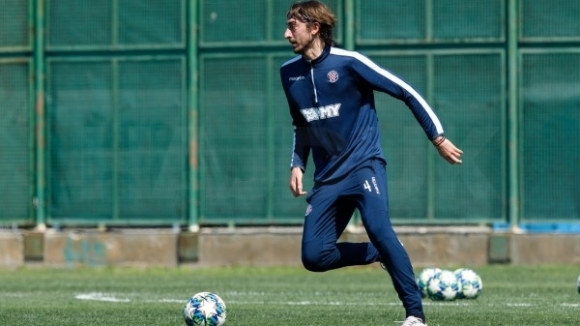 Бившият футболист на Ботев Пд Кристиан Димитров вече тренира на