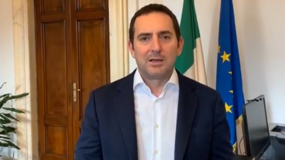 Спортният министър на Италия Винченцо Спадафора е песимист за възобновяването