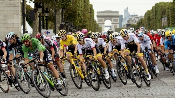 Френското министерство на спорта очаква организаторите на Тур дьо Франс
