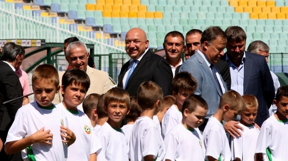 Министърът на младежта и спорта Красен Кралев инспектира ремонтните дейности