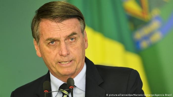 Президентът на Бразилия Жаир Болсонаро иска футболните турнири отново да