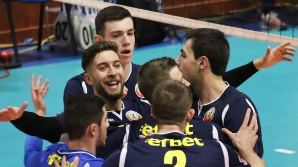 Петкратните шампиони на България от Нефтохимик 2010 Бургас продължават активно