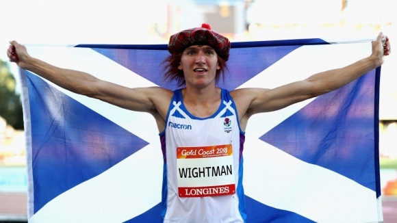 Шотландският атлет Джейк Уайтман получи съвет от семейния приятел Себастиан