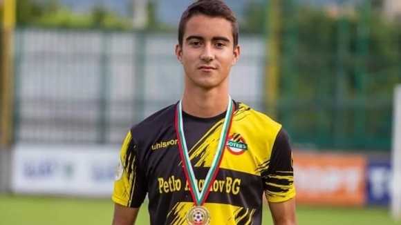 Младокът Стефан Попов е един от талантливите млади футболисти на