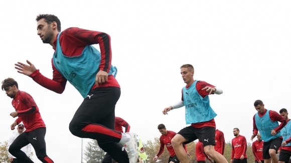 Италианският футболен гранд Милан подновява тренировки на 7 май четвъртък