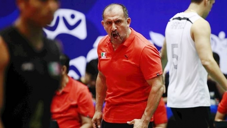 Мексиканският волейболен треньор Хорхе Асаир се бори с коронавирус съобщават