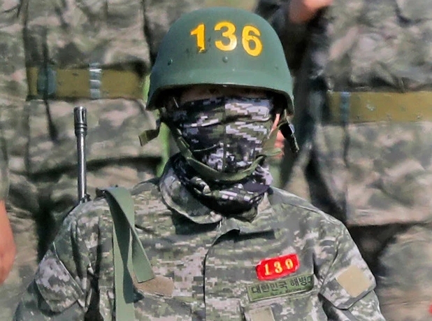 Нападателят на Тотнъм Хюн Мин Сон завърши триседмичен курс за военна